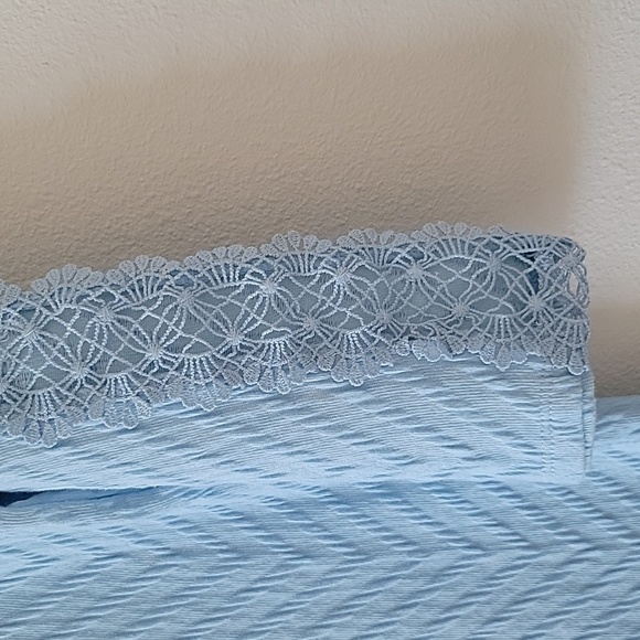 Chico's Light Blue Crochet Lace 3/4 Length Sleeve Tee Size Small - Picture 3 of 7